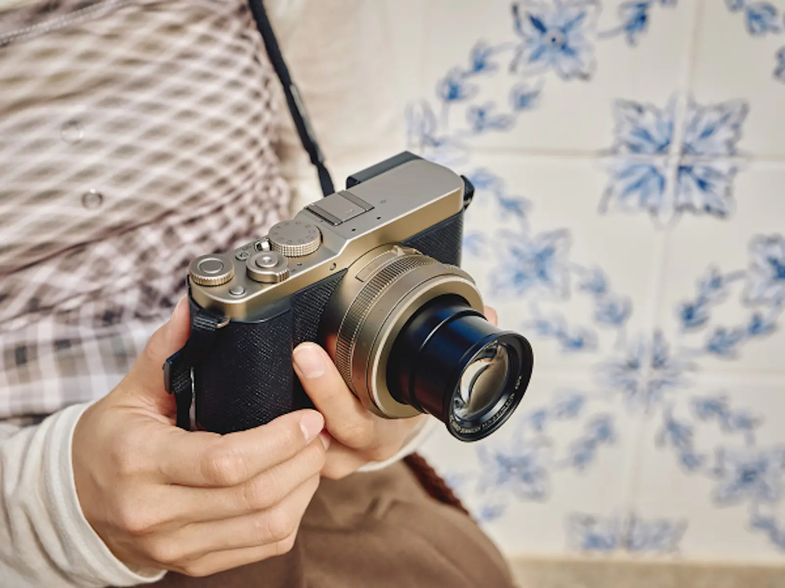 Arriva la fotocamera a obiettivo fisso Lumix L10
