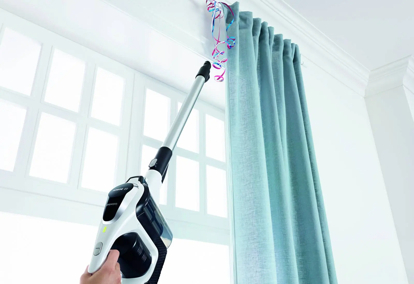 Immagine La scopa elettrica arriva dappertutto 1