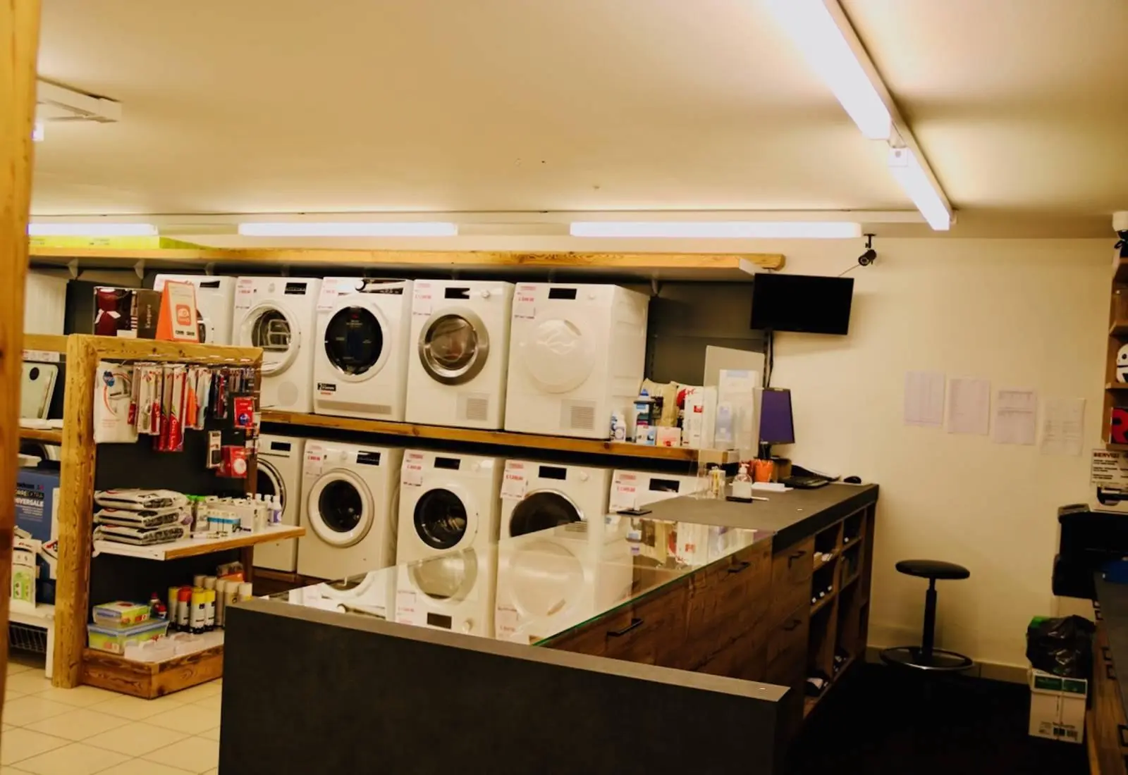 Immagine Il negozio che sembra una baita: ELECTRO SHOP in Val Badia 1