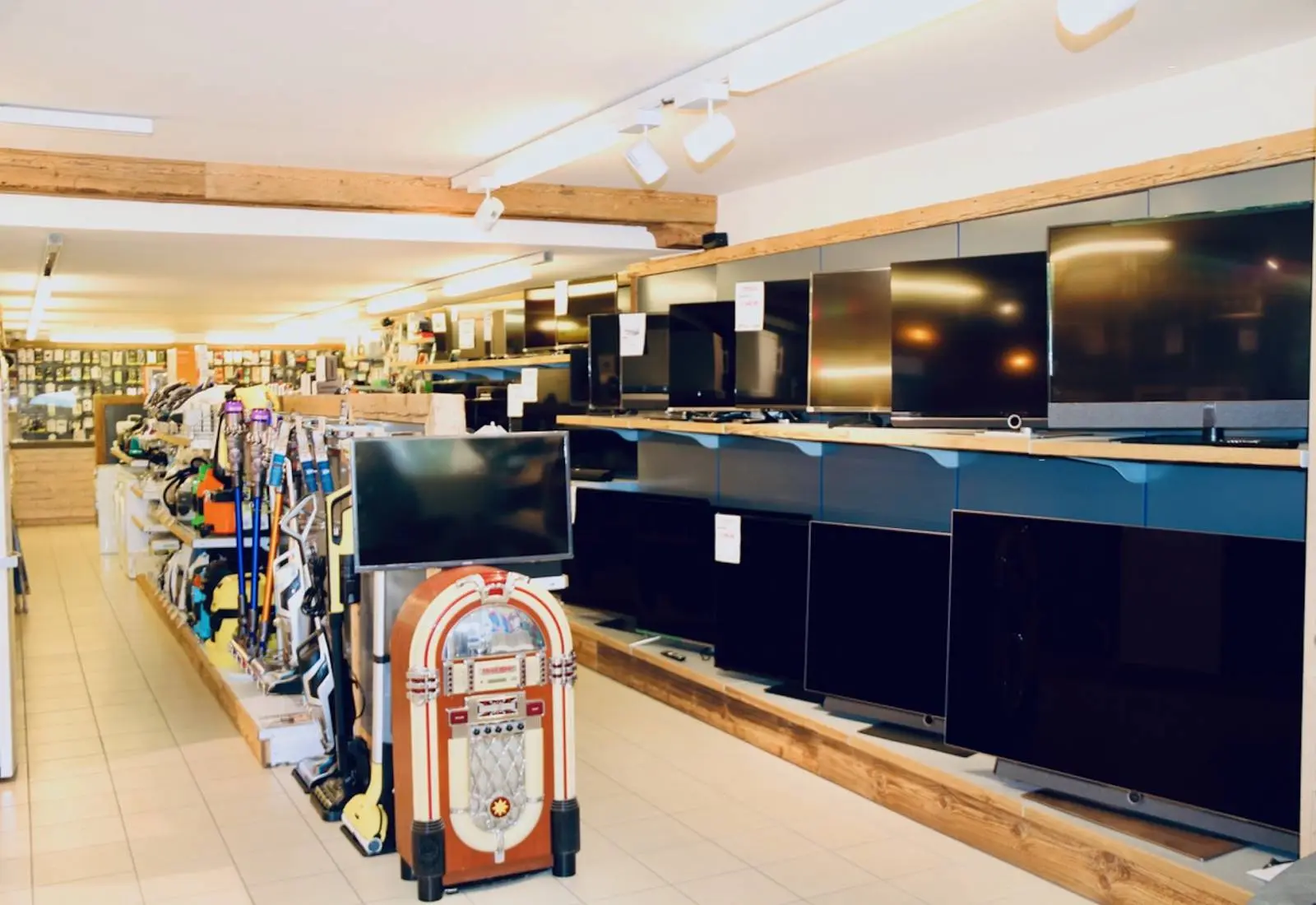 Immagine Il negozio che sembra una baita: ELECTRO SHOP in Val Badia 3