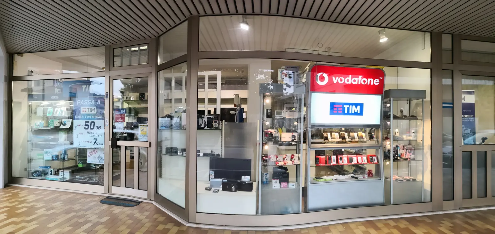 Audio Video Center di Plos A., A. & C. snc