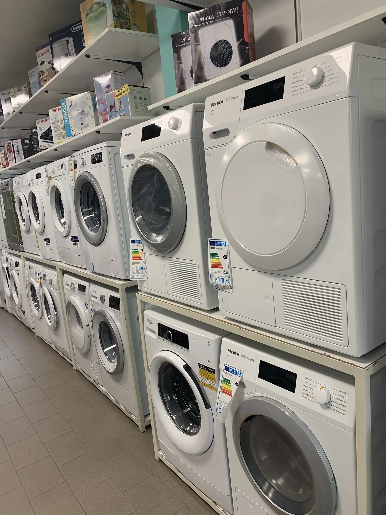 Calabria Elettrodomestici Di Calabria Francesca e C sas